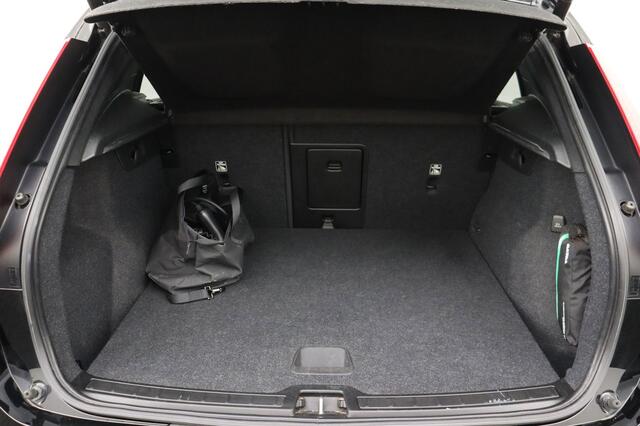 Volvo XC40 INSCRIPTION EXPRESSION 1.5T4 RECHARGE INSCRIPTION EXPRESSION 1.5T4 RECHARGE + A/T + GPS + CAMERA + PDC + ALU 18