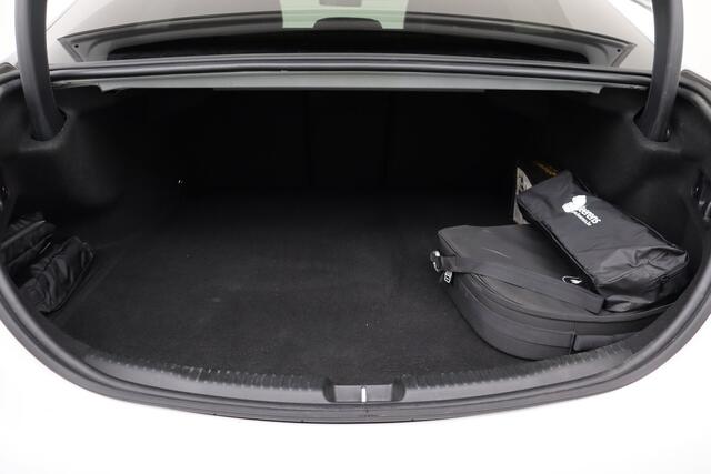 Mercedes-Benz C-Klasse 300 e IA AMG-LINE  e IA AMG-LINE + GPS + CAMERA + PDC + LEDER/ALCANTARA + PANO DAK + ALU
