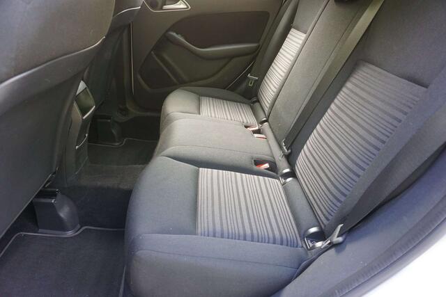 Mercedes-Benz B-Klasse 180 Benzine Airco-PDC-Navi-2016-Garantie