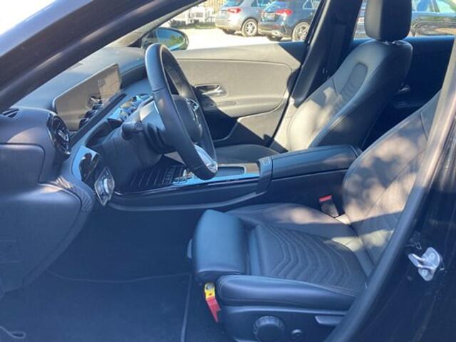Mercedes-Benz A-Klasse 180 d Motor / Facelift / Half Leder / LED