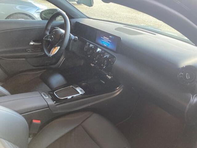 Mercedes-Benz A-Klasse 180 d Motor / Facelift / Half Leder / LED