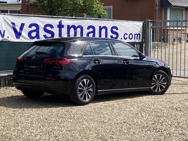 Mercedes-Benz A-Klasse 180 d Motor / Facelift / Half Leder / LED