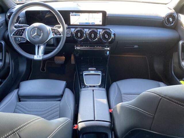 Mercedes-Benz A-Klasse 180 d Motor / Facelift / Half Leder / LED