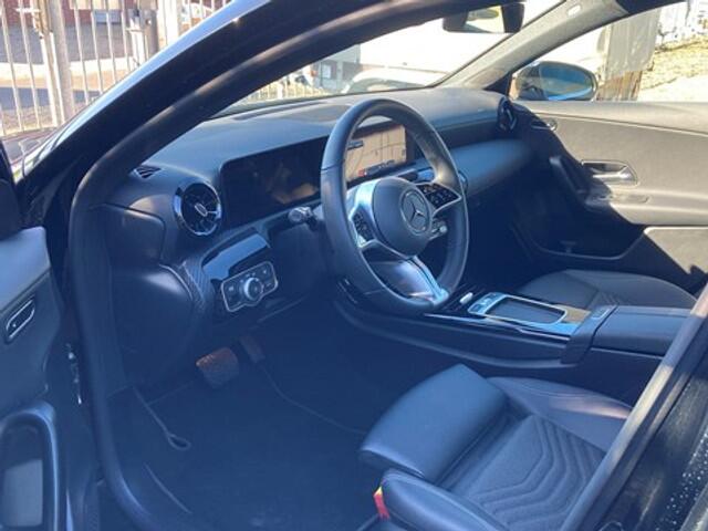 Mercedes-Benz A-Klasse 180 d Motor / Facelift / Half Leder / LED