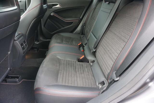 Mercedes-Benz CLA-Klasse 200 d Automaat AMG Pack-Navi-Pano-Led-Cam-Garantie