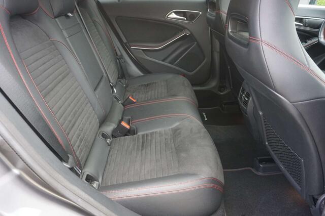 Mercedes-Benz CLA-Klasse 200 d Automaat AMG Pack-Navi-Pano-Led-Cam-Garantie