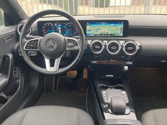Mercedes-Benz CLA-Klasse 180 Shooting Brake / Widescreen / LED / Camera / PDC