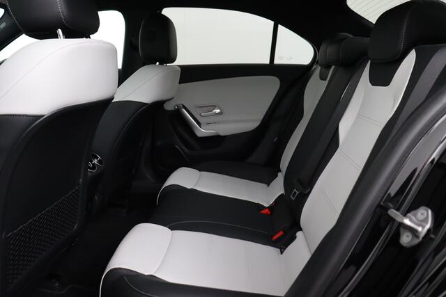 Mercedes-Benz A-Klasse 220 LIMOUSINE DA 8G-DCT LIMOUSINE DA 8G-DCT + GPS + LEDER + CAMERA + PDC + CRUISE + ALU 18