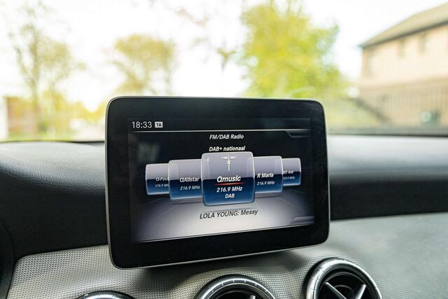 Mercedes-Benz CLA-Klasse 200 d Break  Automaat  LED  Camera  DAB  Navi 