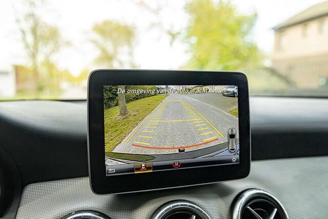 Mercedes-Benz CLA-Klasse 200 d Break  Automaat  LED  Camera  DAB  Navi 