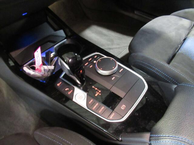 BMW 1-Serie 118 i A Elektr Kuipstoel Pano Navi Full LED Carplay HU