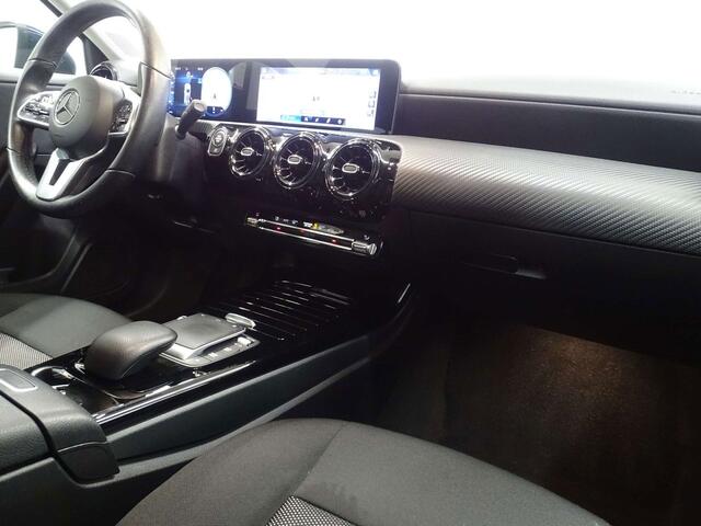 Mercedes-Benz A-Klasse 180 d 7GTRONIC FULL LED-NAVI-WIDESCREEN-PARKTRONIC
