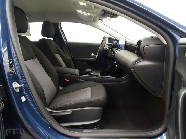 Mercedes-Benz A-Klasse 180 d 7GTRONIC FULL LED-NAVI-WIDESCREEN-PARKTRONIC