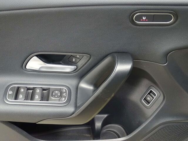 Mercedes-Benz A-Klasse 180 d Sedan 7 GTronic LED-PARK-NAVI-PANO-CRUISE