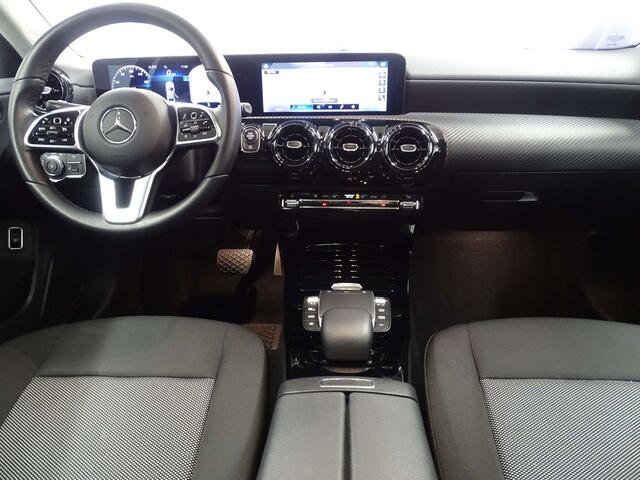 Mercedes-Benz A-Klasse 180 d Sedan 7 GTronic LED-PARK-NAVI-PANO-CRUISE
