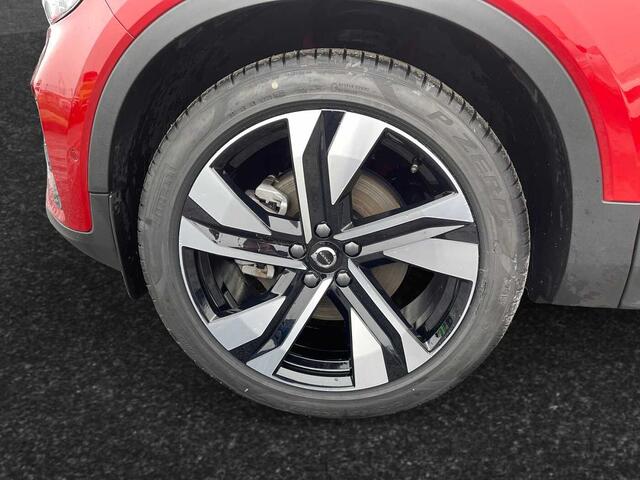 Volvo XC40 Ultimate, B4 Mild-Hybrid, Benzin, Dark