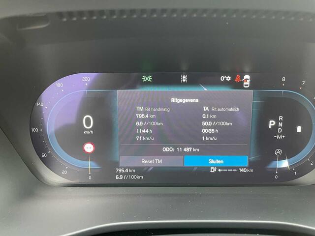 Volvo XC40 Ultimate, B4 Mild-Hybrid, Benzin, Dark