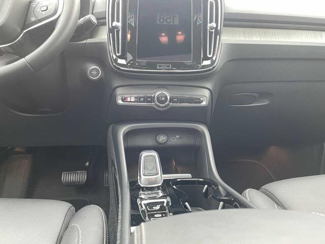 Volvo XC40 Ultimate, B4 Mild-Hybrid, Benzin, Dark