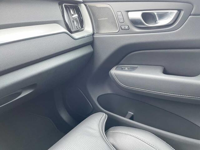 Volvo XC60 II XC60 Recharge Black Edition Plus, T6 AWD Plug-in Hybrid, Elektrisch/Benzin