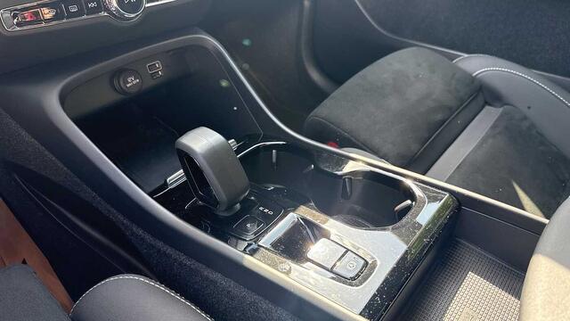 Volvo XC40 Recharge Ultimate Dark, T4 plug-in hybrid 3YEAR WARRANTY