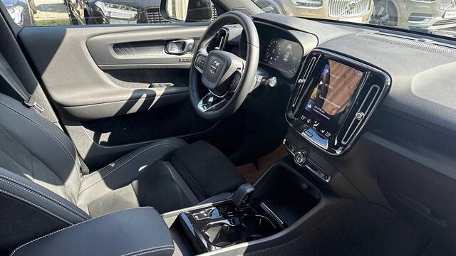 Volvo XC40 Recharge Ultimate Dark, T4 plug-in hybrid 3YEAR WARRANTY