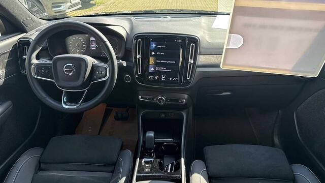 Volvo XC40 Recharge Ultimate Dark, T4 plug-in hybrid 3YEAR WARRANTY