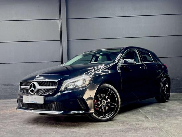 Mercedes-Benz A-Klasse 200 7G-tronic / Full Black / AMG seats / Xenon /