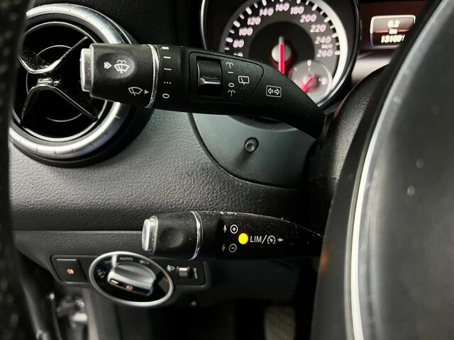 Mercedes-Benz A-Klasse 200 7G-tronic / Full Black / AMG seats / Xenon /