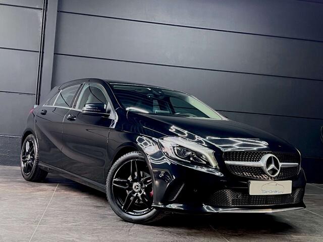 Mercedes-Benz A-Klasse 200 7G-tronic / Full Black / AMG seats / Xenon /