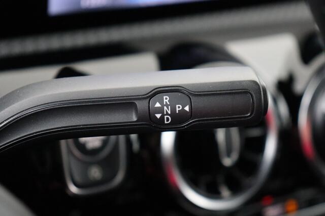 Mercedes-Benz CLA-Klasse 180 SHOOTING BRAKE DA SHOOTING BRAKE DA + GPS + CAMERA + PDC +  ALU 16