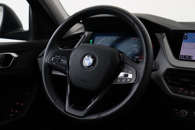 BMW 1-Serie 118 i i + GPS + CARPLAY + CAMERA + PDC + CRUISE + ALU 16