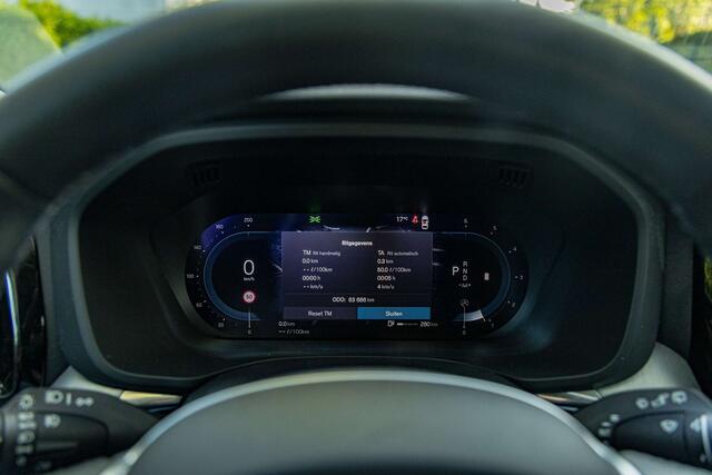 Volvo XC60 B4 Momentum PRO  Navi  CarPlay  Camera 