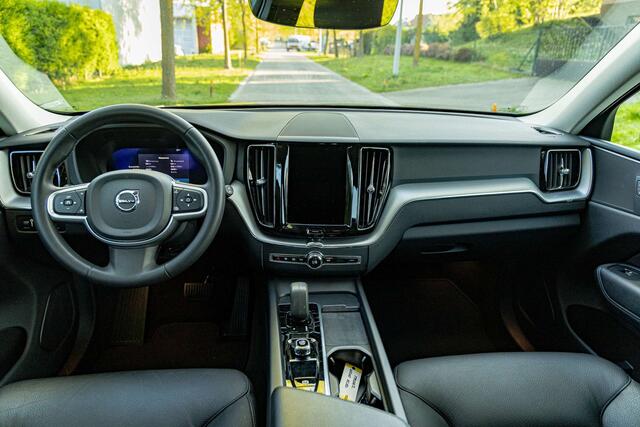 Volvo XC60 B4 Momentum PRO  Navi  CarPlay  Camera 