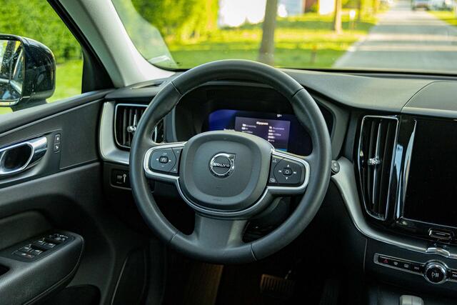 Volvo XC60 B4 Momentum PRO  Navi  CarPlay  Camera 