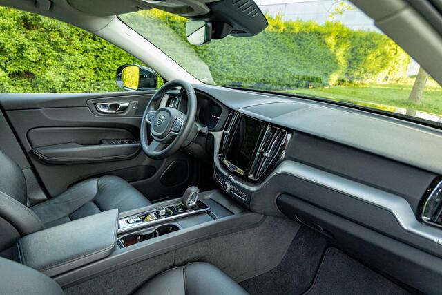 Volvo XC60 B4 Momentum PRO  Navi  CarPlay  Camera 