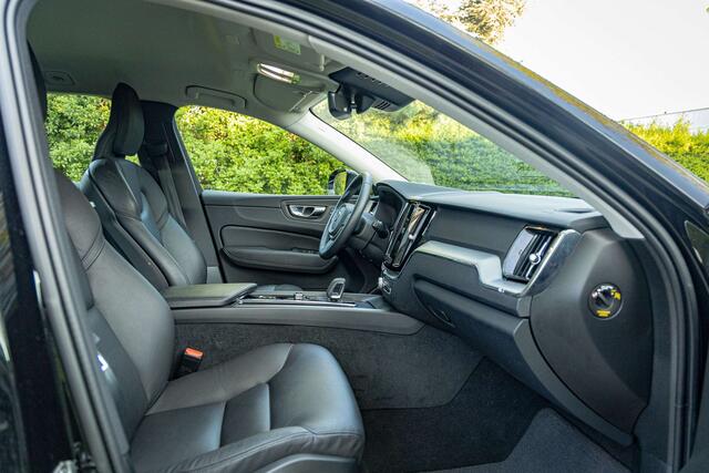 Volvo XC60 B4 Momentum PRO  Navi  CarPlay  Camera 
