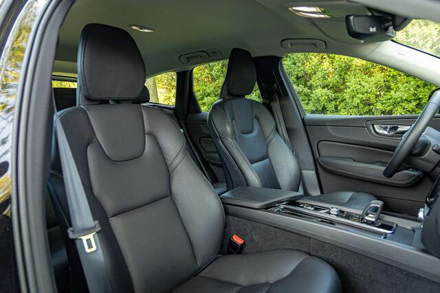 Volvo XC60 B4 Momentum PRO  Navi  CarPlay  Camera 