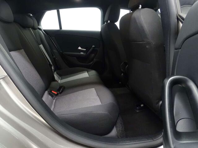 Mercedes-Benz CLA-Klasse 180 d ShootingBrake 7GTRONIC FULL LED-CRUISE-NAVI