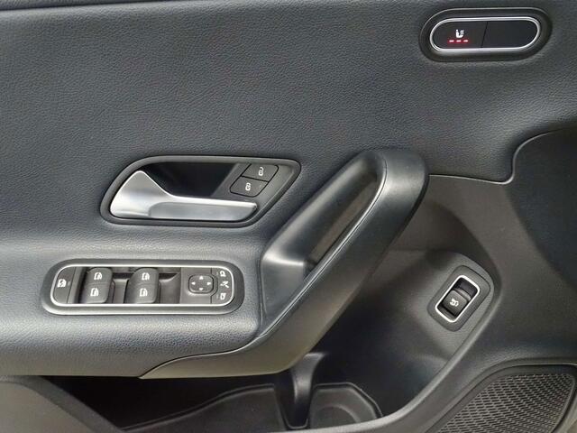 Mercedes-Benz CLA-Klasse 180 d ShootingBrake 7GTRONIC FULL LED-CRUISE-NAVI