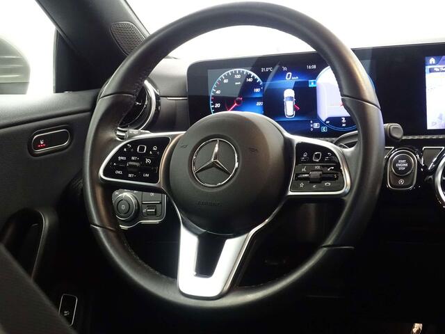 Mercedes-Benz CLA-Klasse 180 d ShootingBrake 7GTRONIC FULL LED-CRUISE-NAVI