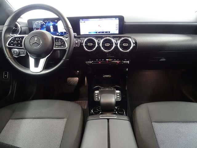 Mercedes-Benz CLA-Klasse 180 d ShootingBrake 7GTRONIC FULL LED-CRUISE-NAVI