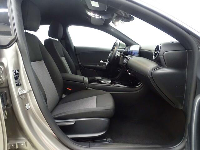 Mercedes-Benz CLA-Klasse 180 d ShootingBrake 7GTRONIC FULL LED-CRUISE-NAVI
