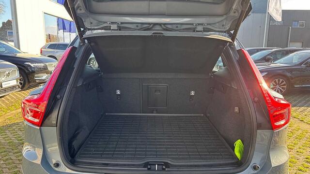 Volvo XC40 R-Design, B4 mildhybrid 3YEAR WARRANTY