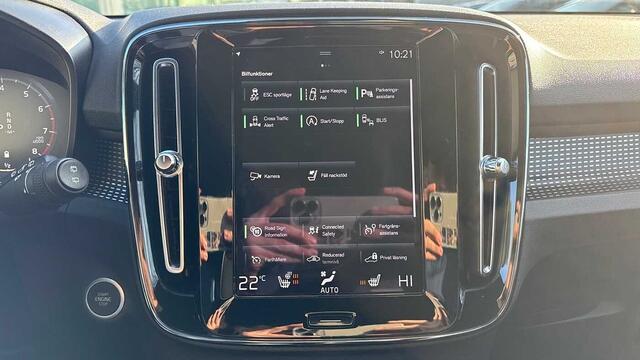 Volvo XC40 R-Design, B4 mildhybrid 3YEAR WARRANTY