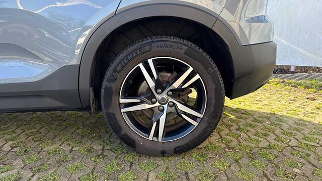 Volvo XC40 R-Design, B4 mildhybrid 3YEAR WARRANTY