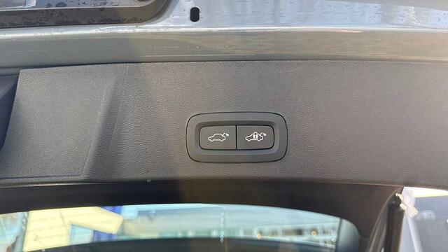 Volvo XC40 R-Design, B4 mildhybrid 3YEAR WARRANTY