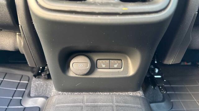 Volvo XC40 R-Design, B4 mildhybrid 3YEAR WARRANTY