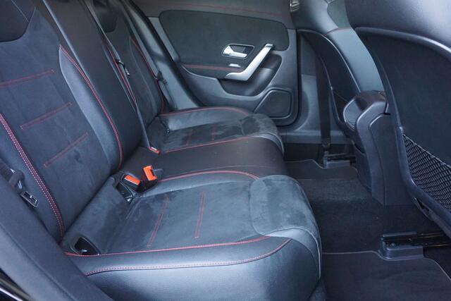 Mercedes-Benz CLA-Klasse 180 d AMG Pack Automaat-Navi-Cam-PDC-H.Leder-Garantie