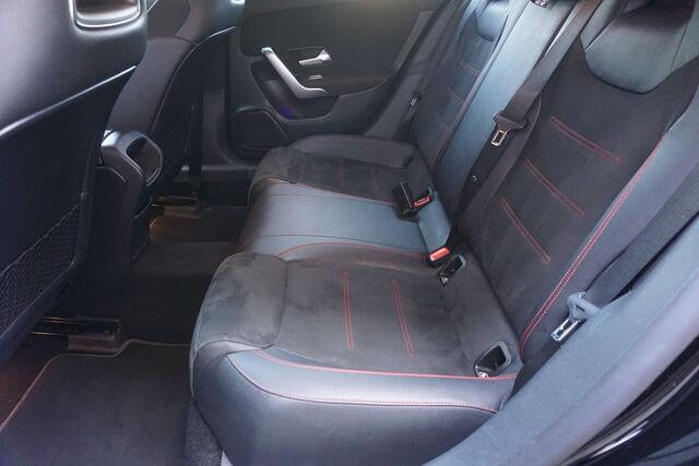 Mercedes-Benz CLA-Klasse 180 d AMG Pack Automaat-Navi-Cam-PDC-H.Leder-Garantie