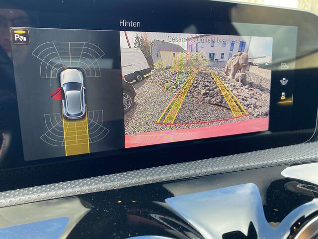 Mercedes-Benz A-Klasse 180 d 7G-DCT AMG Line + Widescreen , 19 et garantie